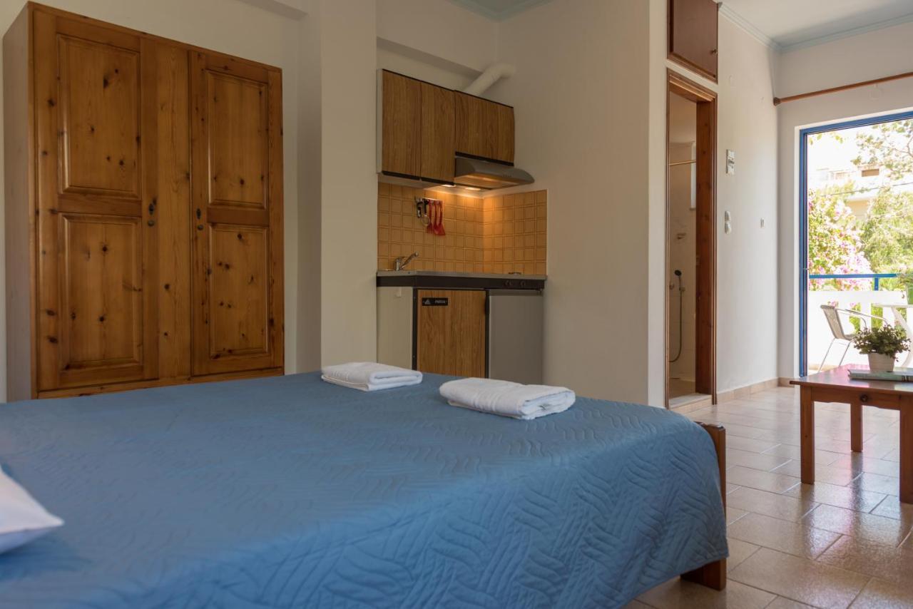 Anthea Apartments Palaiochora Eksteriør billede