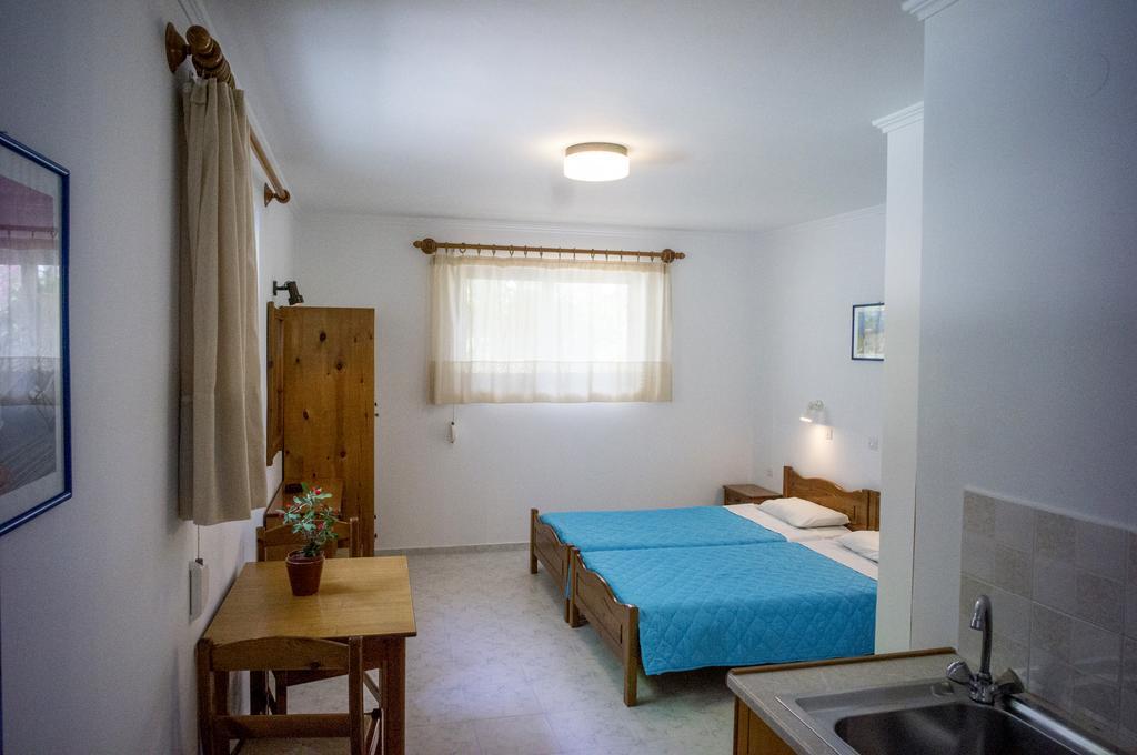Anthea Apartments Palaiochora Eksteriør billede