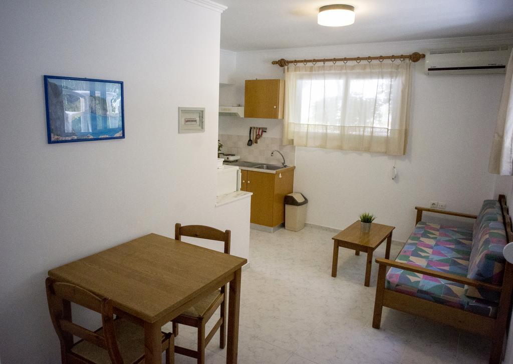 Anthea Apartments Palaiochora Eksteriør billede